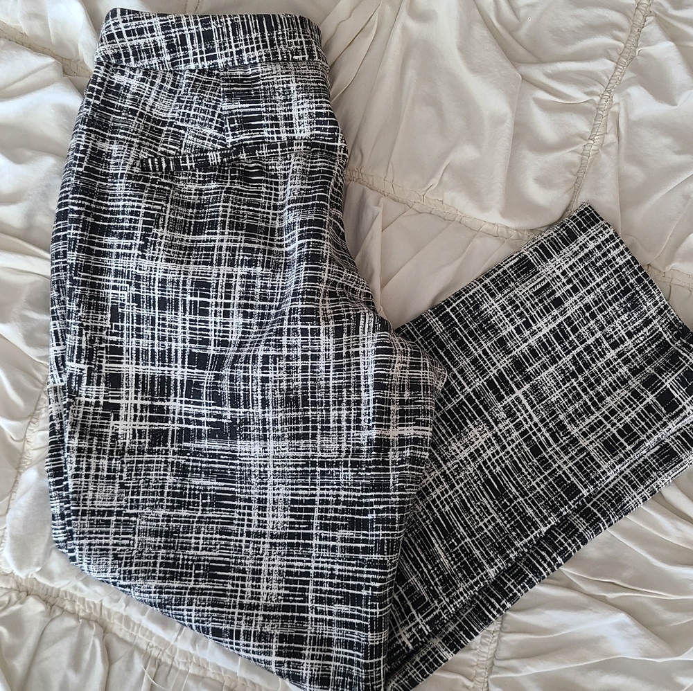 Amanda & Cheslea Black and White Cropped Pants